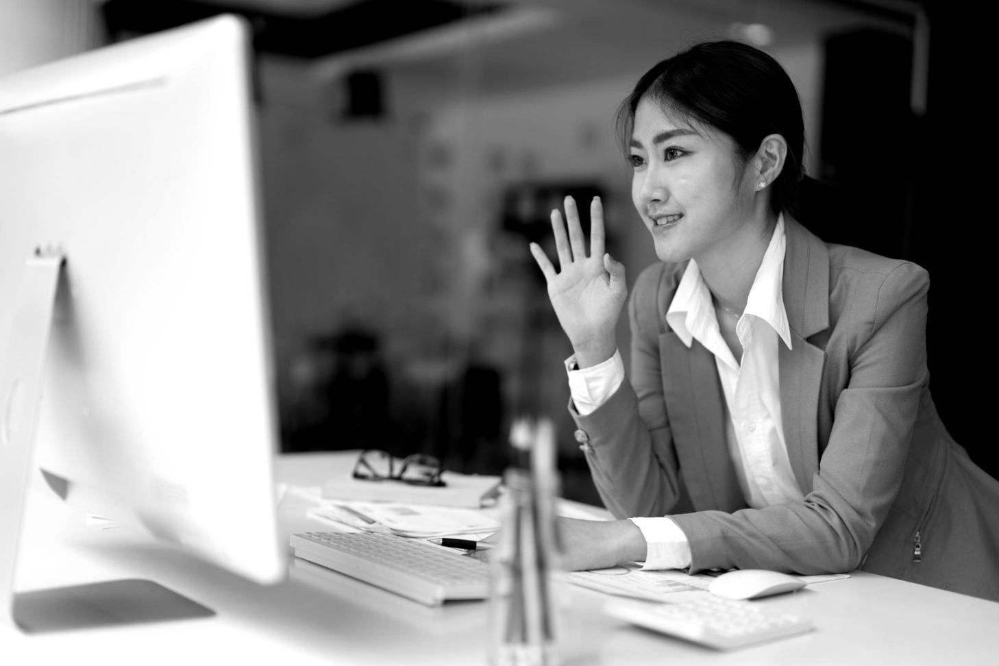 Ambiente de desenvolvimento com código de jogos sociais sendo programado